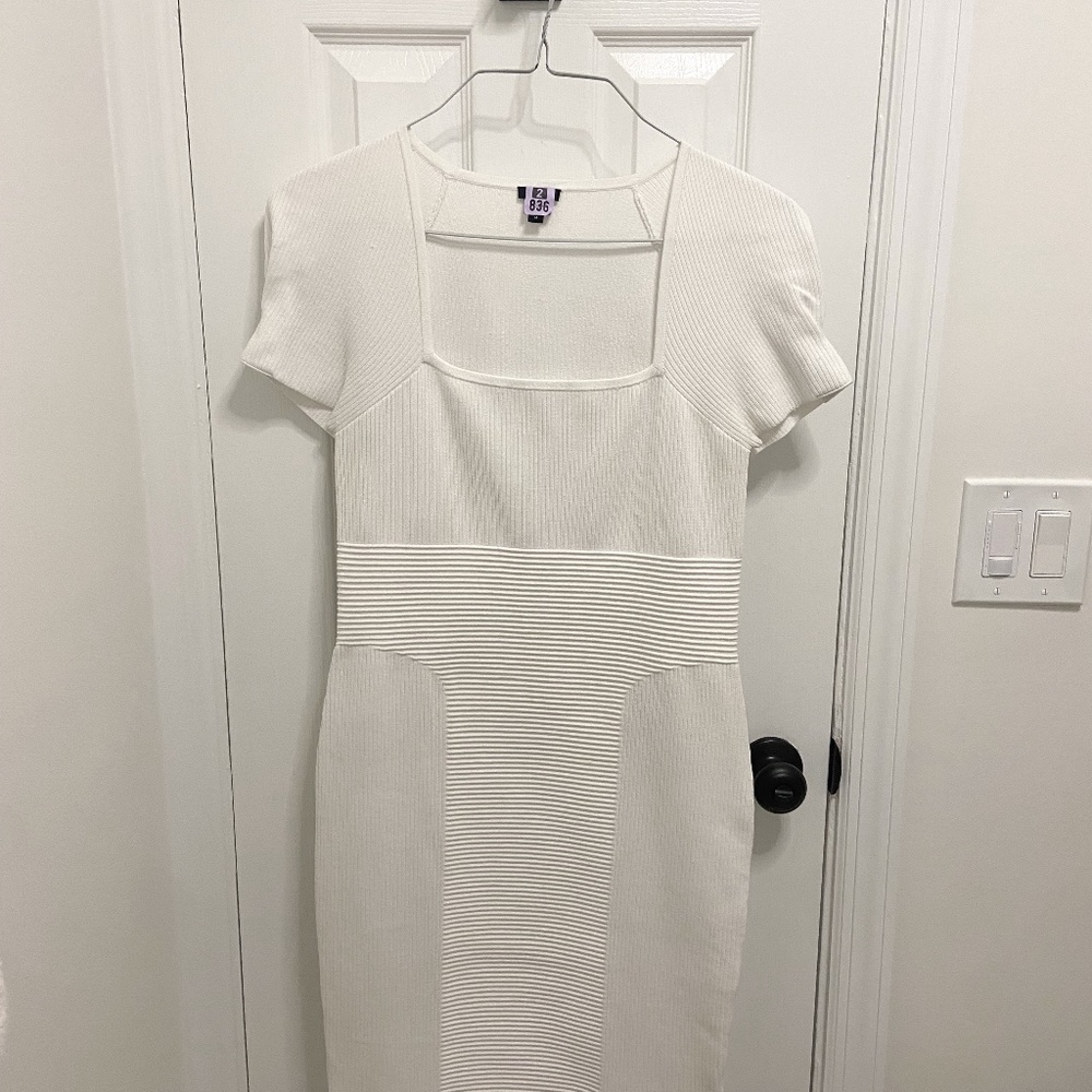 Ivory Hour Glass Form Fitting Cocktail Dress, Express Mid-length, Medium 10-12